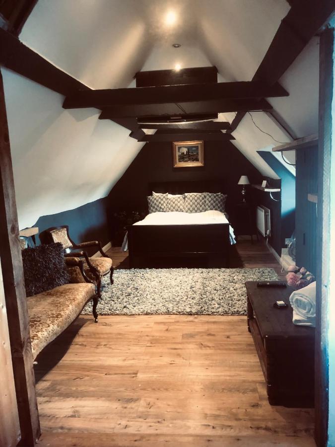 Tudor House - Double Room - Shared Bathroom Goff's Oak Exterior foto